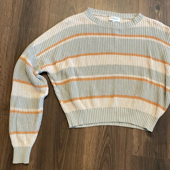 Gilli | Strip Crop Sweater - Picture 2 of 5